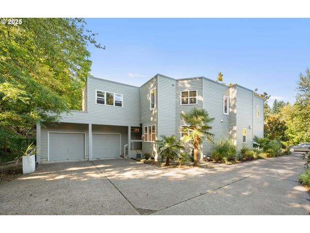 2904 Se BERKELEY Pl, Portland, OR 97202