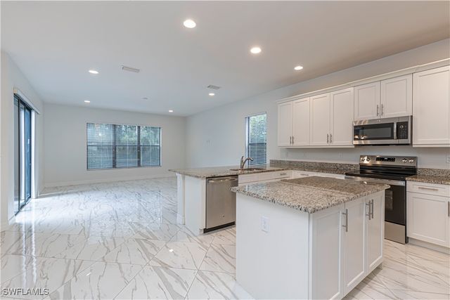 13852 Luna DR, Naples, FL 34109