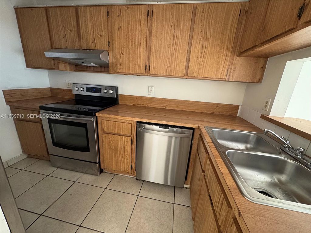 1024 Twin Lakes Dr 21-F, Coral Springs, FL 33071