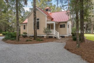 6 Greenleaf Rd, Bluffton, SC 29910