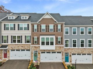 210 Moyer Hill Dr, Cranberry Twp, PA 16066