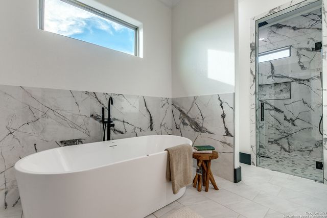 202 Venado Oaks, Castroville, TX 78009