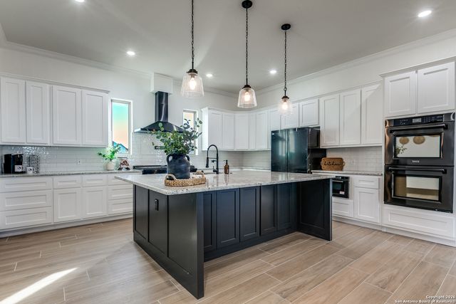 202 Venado Oaks, Castroville, TX 78009