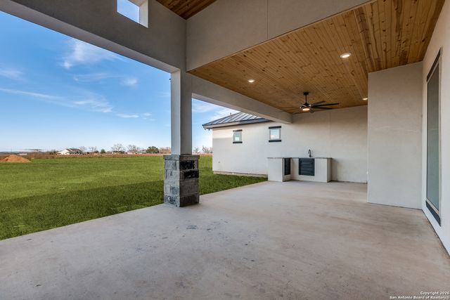 202 Venado Oaks, Castroville, TX 78009