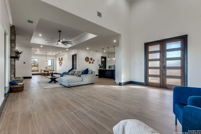 202 Venado Oaks, Castroville, TX 78009