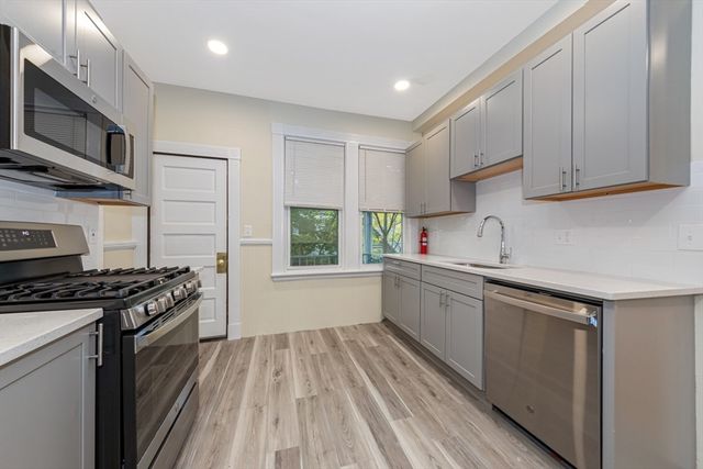 44 Brackett 3, Boston, MA 02135