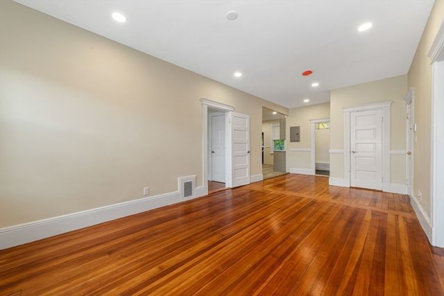 44 Brackett 3, Boston, MA 02135