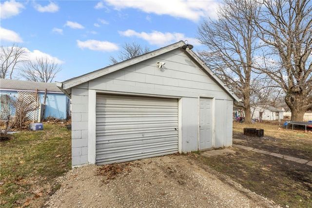 140 Walnut Avenue, Osawatomie, KS 66064