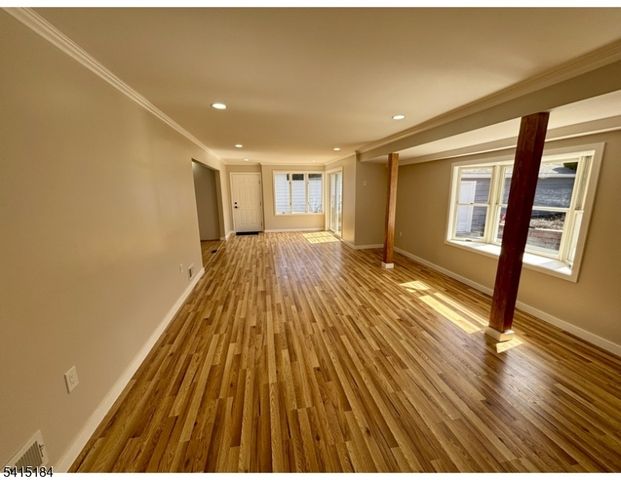 9 Joan Pl, Clifton City, NJ 07012