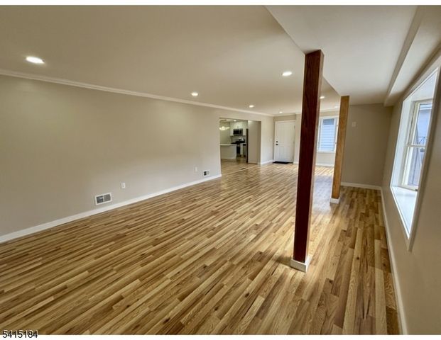 9 Joan Pl, Clifton City, NJ 07012