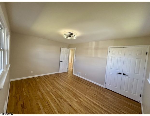 9 Joan Pl, Clifton City, NJ 07012