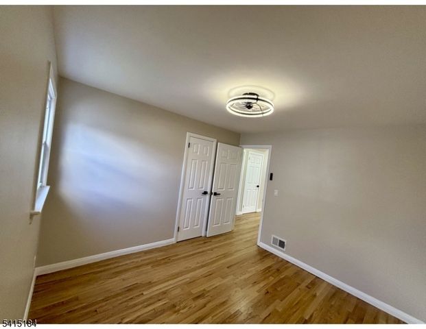 9 Joan Pl, Clifton City, NJ 07012