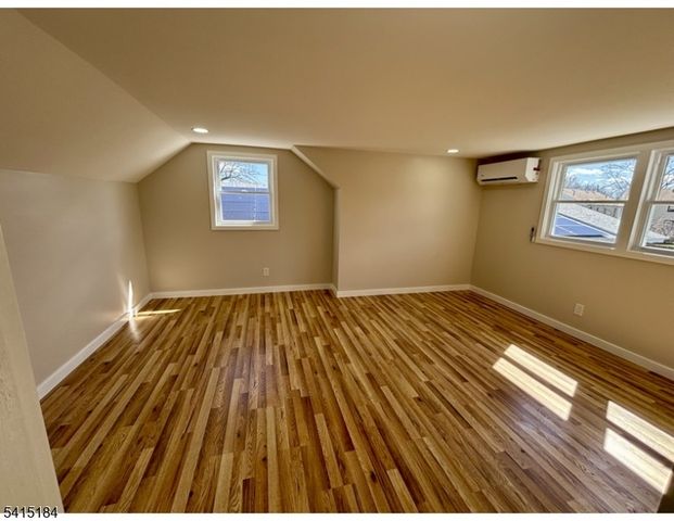 9 Joan Pl, Clifton City, NJ 07012