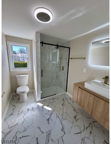 9 Joan Pl, Clifton City, NJ 07012