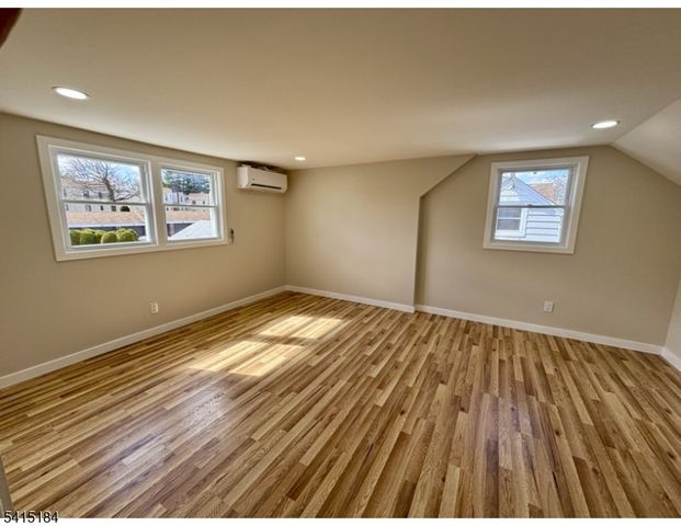 9 Joan Pl, Clifton City, NJ 07012