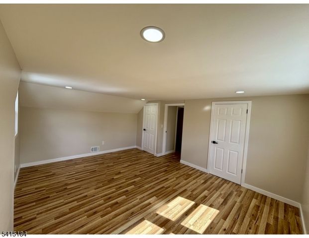 9 Joan Pl, Clifton City, NJ 07012