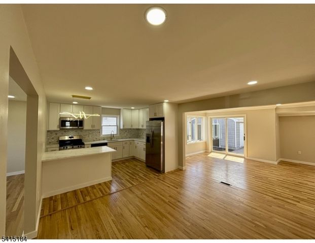 9 Joan Pl, Clifton City, NJ 07012