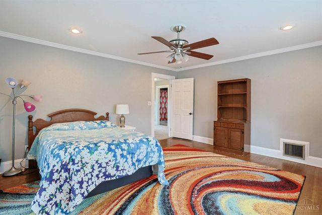 5835 Montgomery Road, Cincinnati, OH 45212