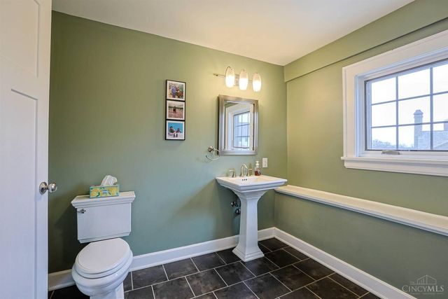 5835 Montgomery Road, Cincinnati, OH 45212