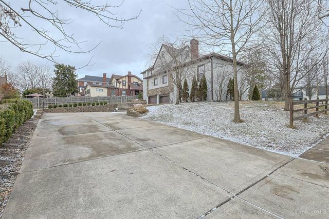 5835 Montgomery Road, Cincinnati, OH 45212