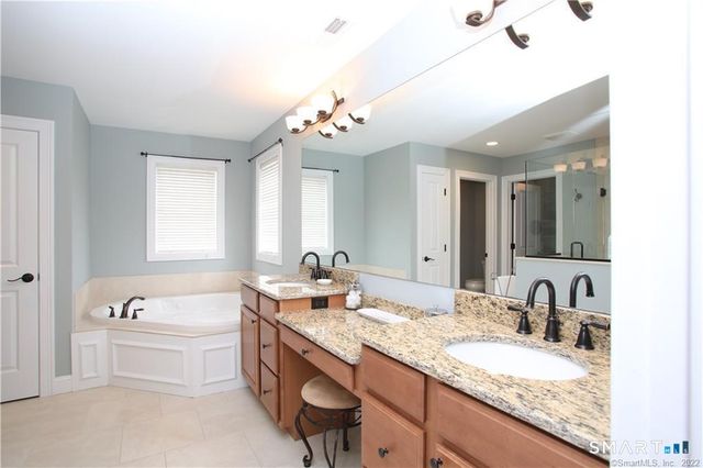 5 Farm Meadow Road, East Lyme, CT 06333