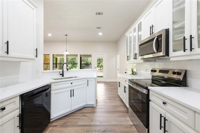 13732 Ferrill Creek Road, Bryan, TX 77808