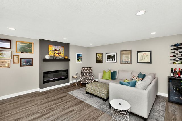 6373 Wistful Vista Drive, West Des Moines, IA 50266