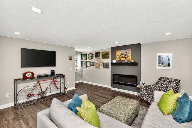 6373 Wistful Vista Drive, West Des Moines, IA 50266