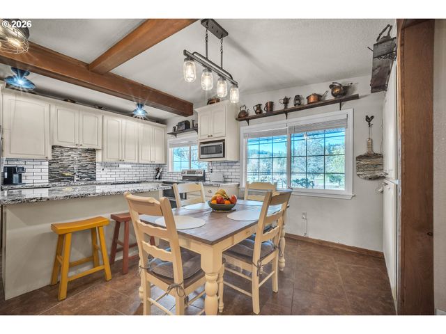 16384 S WINDY CITY Rd, Mulino, OR 97042