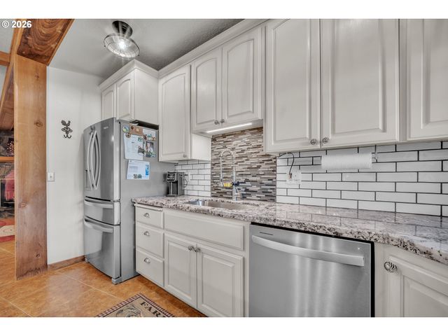 16384 S WINDY CITY Rd, Mulino, OR 97042