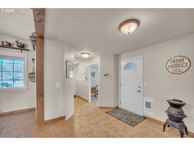 16384 S WINDY CITY Rd, Mulino, OR 97042