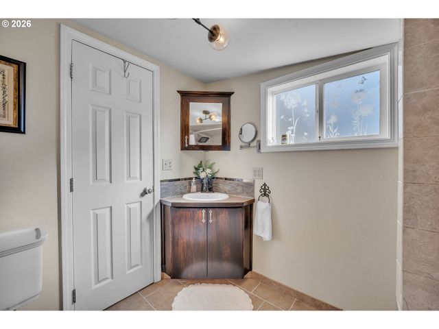 16384 S WINDY CITY Rd, Mulino, OR 97042