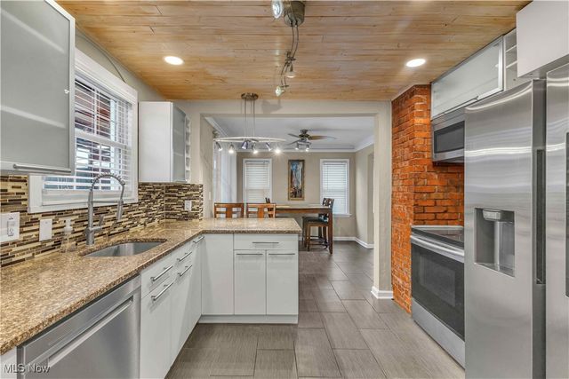 4203 Yorkshire Avenue, Parma, OH 44134