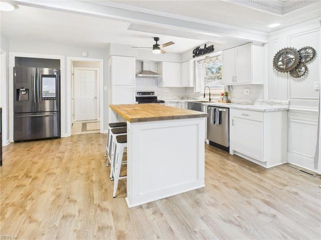 313 Mapleshore DR, Chesapeake, VA 23320