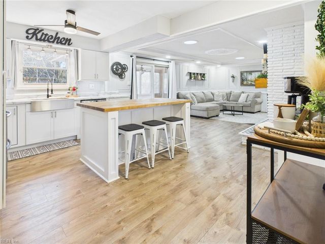 313 Mapleshore DR, Chesapeake, VA 23320