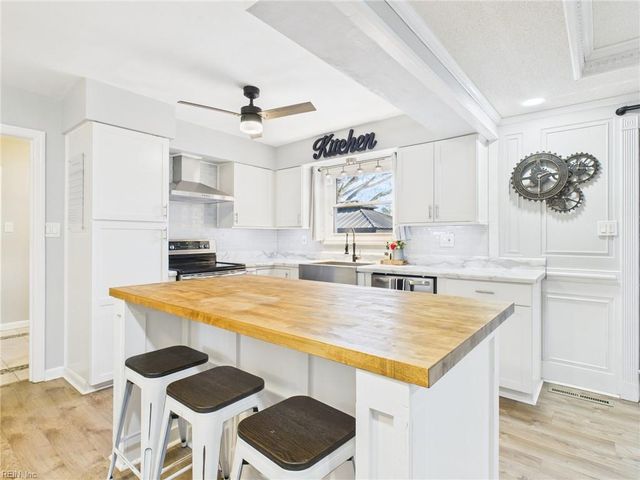 313 Mapleshore DR, Chesapeake, VA 23320