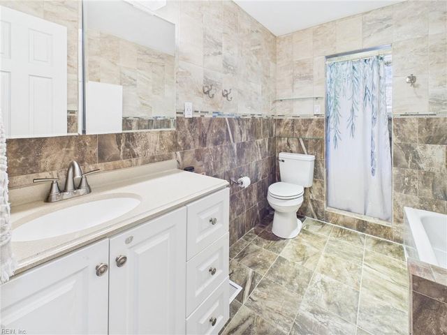 313 Mapleshore DR, Chesapeake, VA 23320