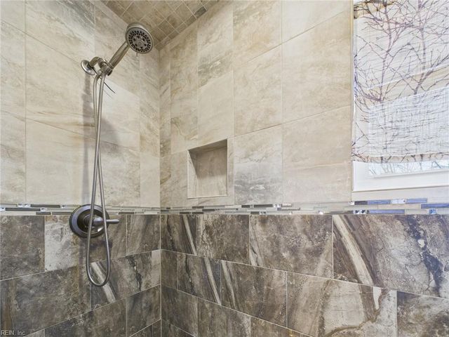 313 Mapleshore DR, Chesapeake, VA 23320