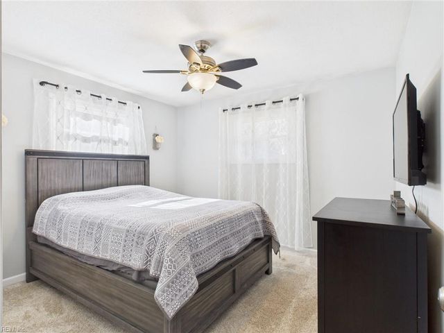 313 Mapleshore DR, Chesapeake, VA 23320