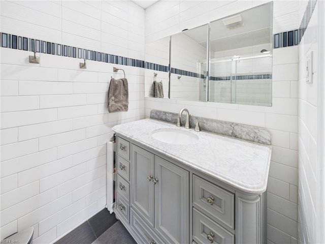 313 Mapleshore DR, Chesapeake, VA 23320