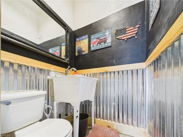 313 Mapleshore DR, Chesapeake, VA 23320