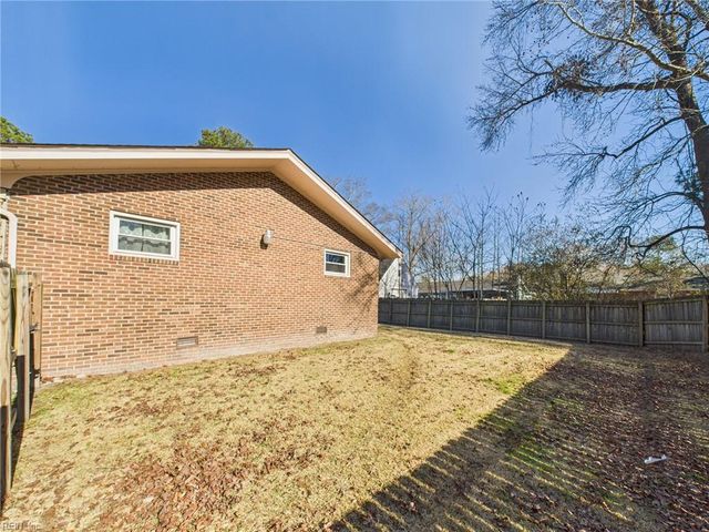 313 Mapleshore DR, Chesapeake, VA 23320