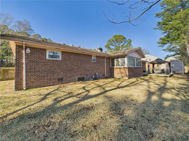 313 Mapleshore DR, Chesapeake, VA 23320