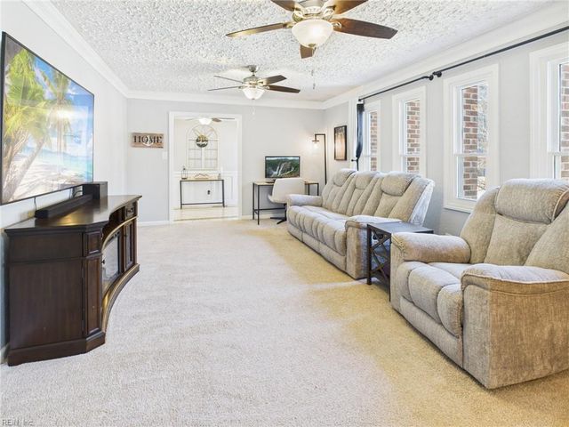 313 Mapleshore DR, Chesapeake, VA 23320