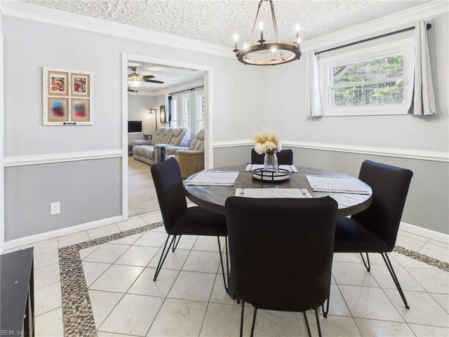 313 Mapleshore DR, Chesapeake, VA 23320