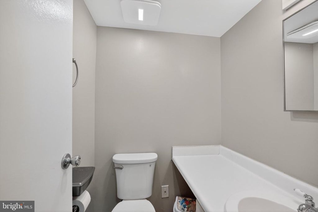Image 12 of property listing at 17816 BUEHLER RD #163 / 1-D-3, Olney, MD 20832