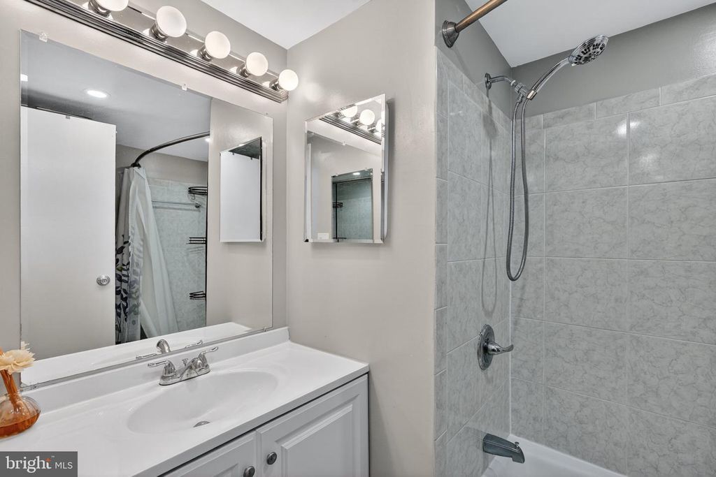 Image 9 of property listing at 17816 BUEHLER RD #163 / 1-D-3, Olney, MD 20832