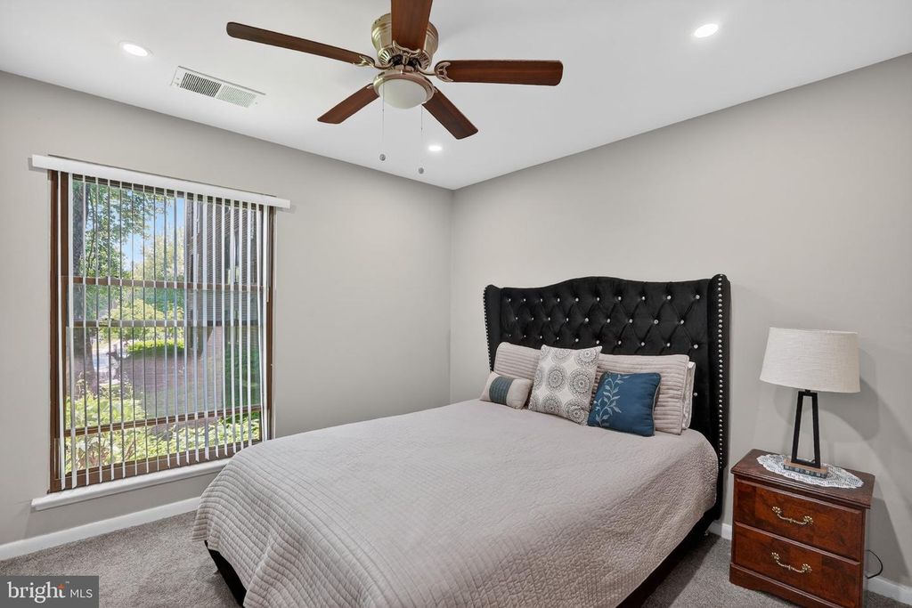 Image 10 of property listing at 17816 BUEHLER RD #163 / 1-D-3, Olney, MD 20832