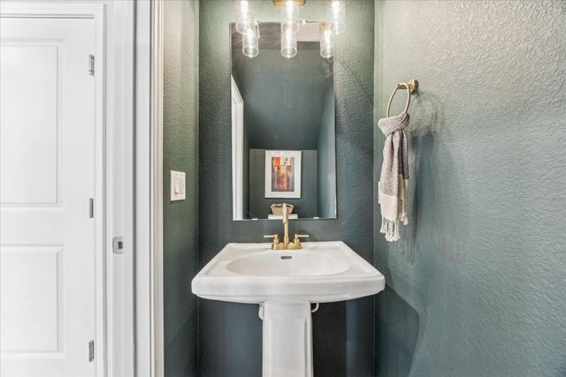 9015 Cattle Baron PATH 1002, Austin, TX 78747