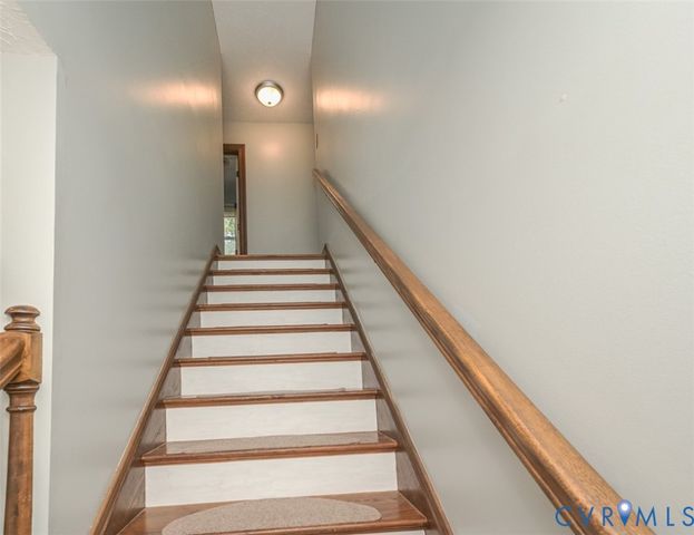4940 White Oak Pl, Sandston, VA 23150